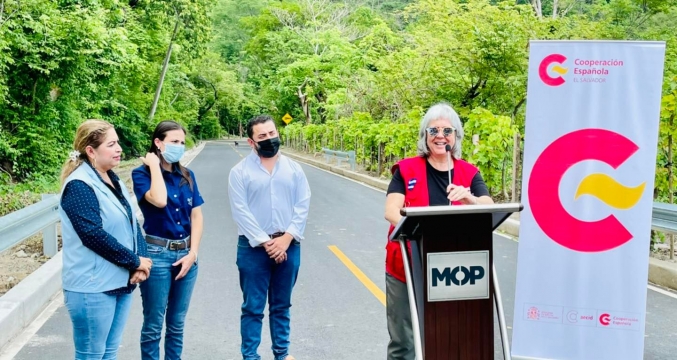 Proyecto Caminos Rurales: inauguración de pavimentación de camino rural en Morazán