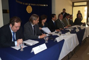 Representantes de las instituciones cooperantes e instituciones de Gobierno firmaron el código que supone un hito en la manera de gestionar la cooperación en el país.