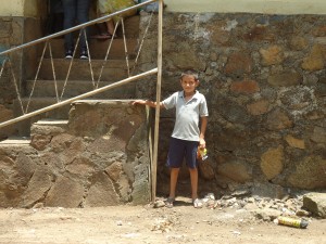 Durante el Mitch, el agua llegó hasta donde se señala en la foto. Las informaciones de las personas del lugar han permitido levantar los mapas de amenazas.