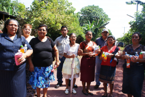 Las integrantes de la Junta Directiva de Las Palmeras, la mayoría mujeres: Dinora Silvia de Rivera, Rosa Lidia Alvarez viuda de Molina, Rosa Cruz Paredes, Carlos Alberto Arias, Rosa Margarita Culi, Alejandra Isabel de Pasabán, Paulina del Carmen Culi, Miguel Ángel Ávalos, Camila del Carmen forman parte de la Junta Directiva de Las Palmeras.