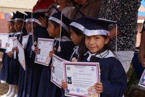 Acto de graduados de niñas de 6 años