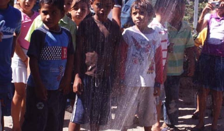Dos tuberías sumergidas en la bahía llevan agua potable a 275 familias de las comunidades de la isla La Pirraya y Rancho Viejo, en Usulután