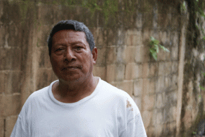 En la casa de Luis Ramírez, vecino de Nueva Esperanza, viven 9 personas. La mayoría de los hogares de estas comunidades tienen una media de 6 integrantes. Las nuevas letrinas y el sistema de tratamiento de aguas servidas contribuirá a reducir los problemas de contaminación.