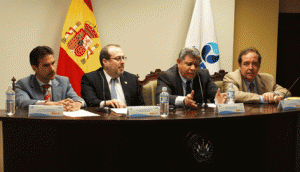 El embajador de España en El Salvador, Enrique Ojeda, en rueda de prensa con el presidente de ANDA, Marco Antonio Fortín; el ministro de Gobernación, Ernesto Zelayandía; y el coordinador de la Cooperación Española en El Salvador.