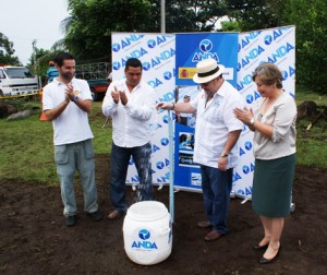 En el acto inaugural participó el presidente de ANDA, Marco Fortín, y el adjunto al coordinador de la Cooperación Española en El Salvador, Ángel Marcos, además de las autoridades locales y los habitantes de las comunidades participantes. 