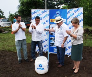En el acto inaugural participó el presidente de ANDA, Marco Fortín, y el adjunto al coordinador de la Cooperación Española en El Salvador, Ángel Marcos, además de las autoridades locales y los habitantes de las comunidades participantes.