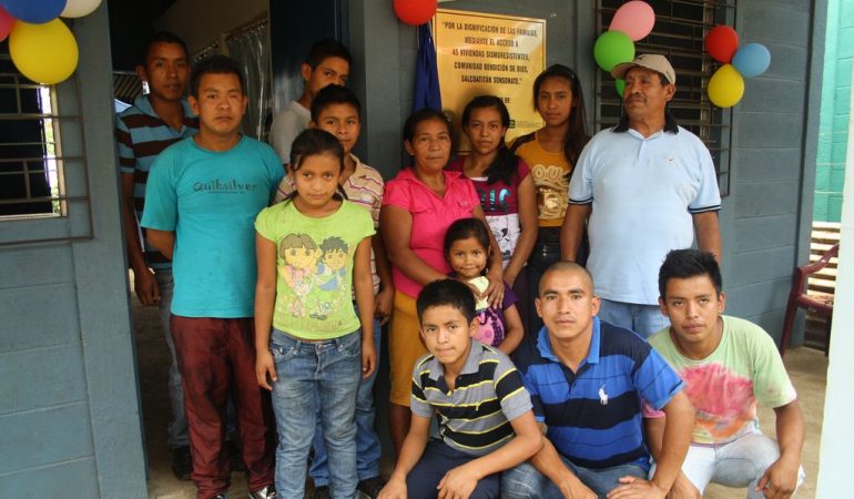 82 familias beneficiadas con Proyecto «Vivienda y entrega de casas a familias de la Comunidad Bendición de Dios»