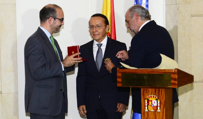 Gobierno de España condecoró al Ministro de Obras Públicas Gerson Martinez con la “Encomienda de número de la Orden de Isabel la Católica”