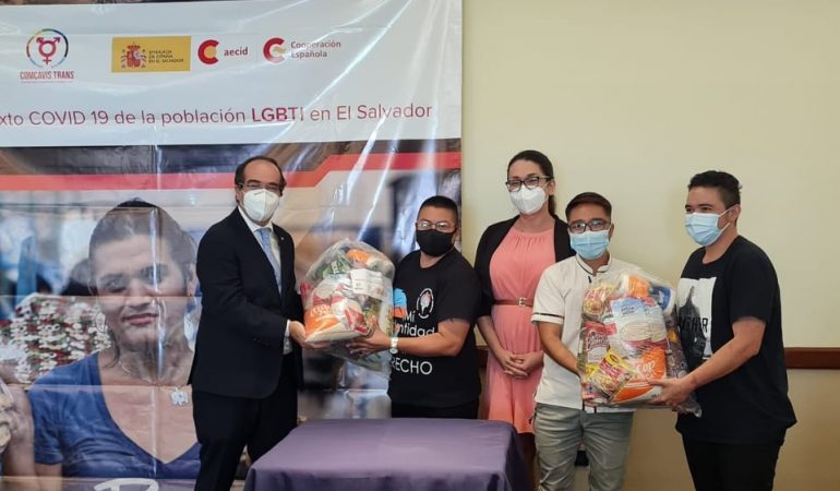 Entrega de kits de alimentos a colectivo LGBTI afectado por la crisis del COVID-19