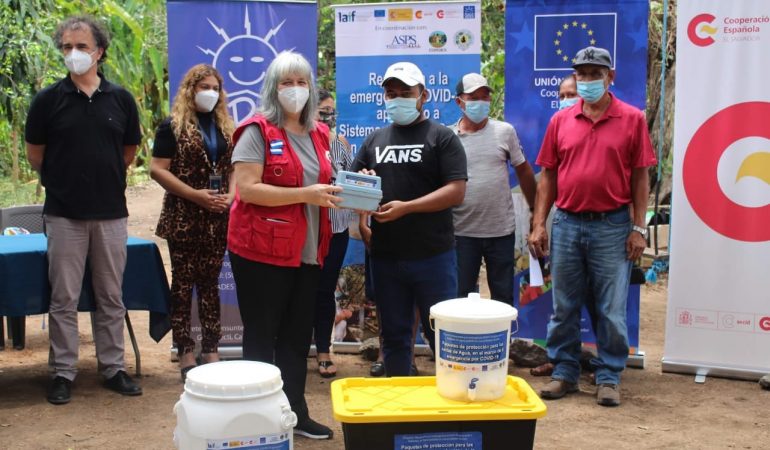 Entrega de kits de protección personal e insumos de potabilización a juntas de agua de comunidades rurales