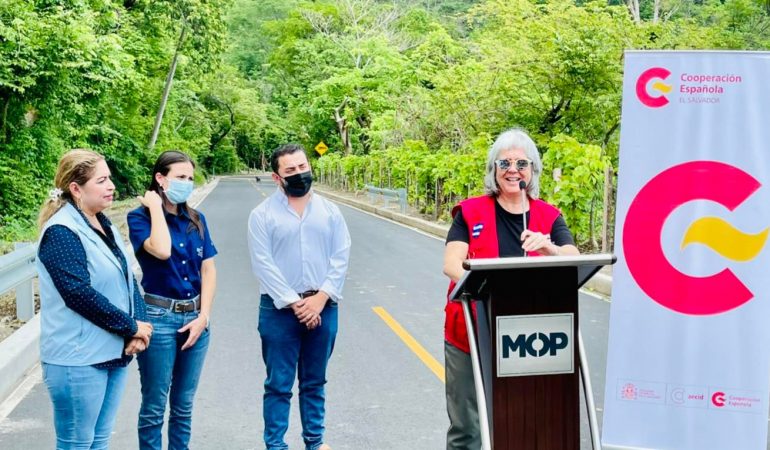 Proyecto Caminos Rurales: inauguración de pavimentación de camino rural en Morazán
